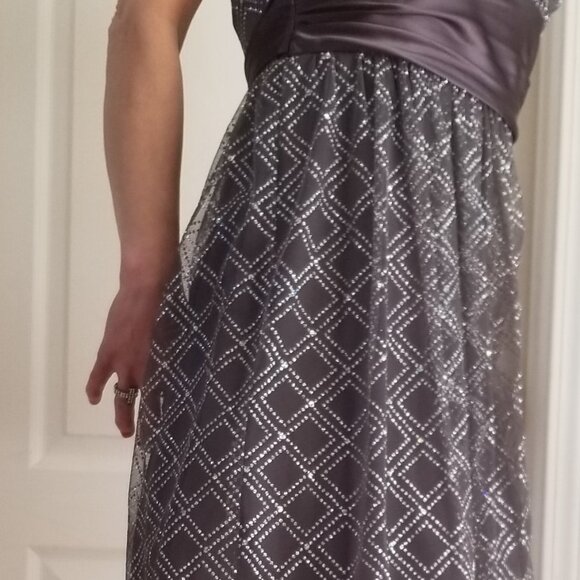 (13)GRAD/PROM DRESS - Picture 11 of 11